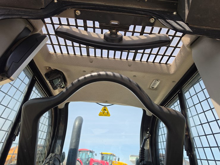 2023-case-tv450b-image-8