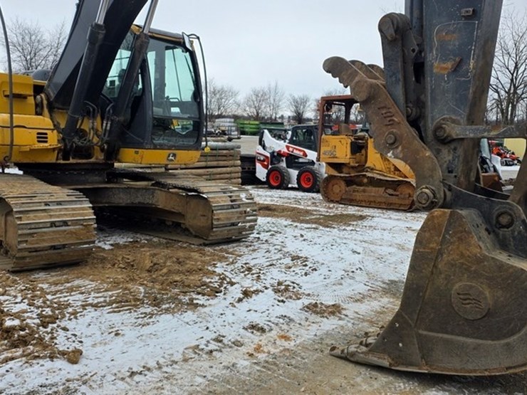 2012-deere-200d-lc-image-6