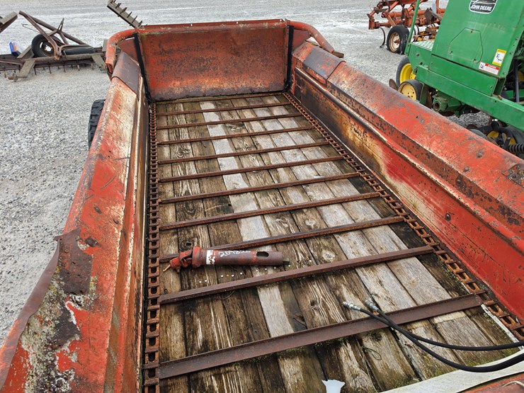 new-holland-520-image-4