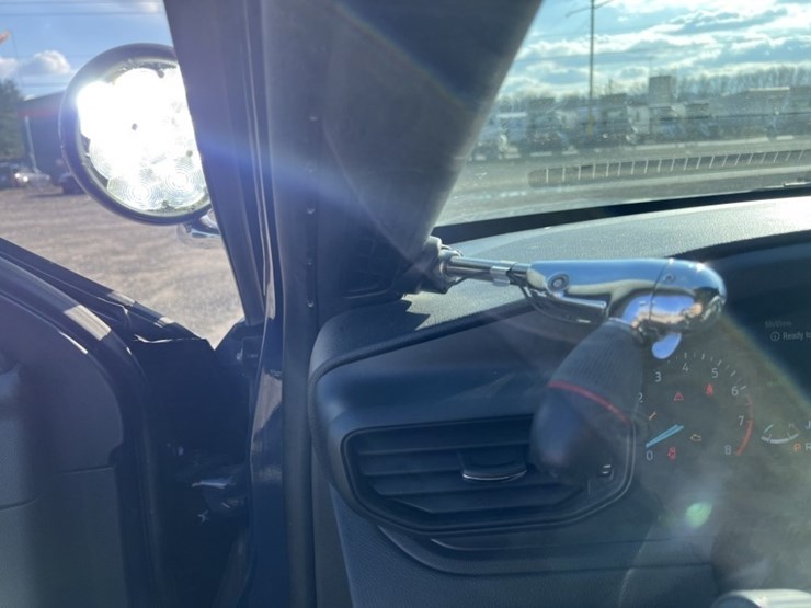 2020-ford-explorer-image-26