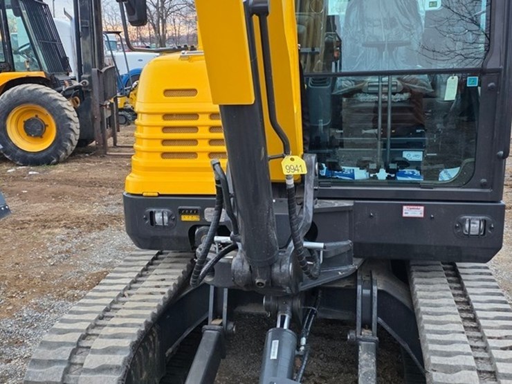 2020-new-holland-e57c-image-39