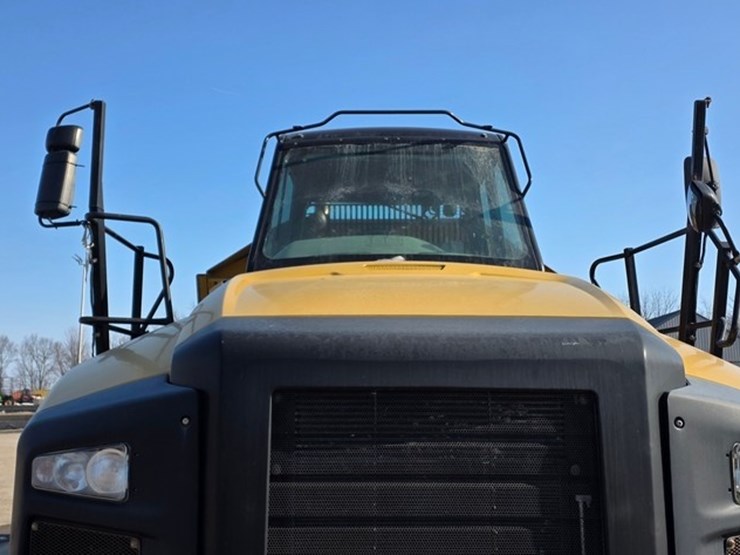 2014-caterpillar-740b-image-58