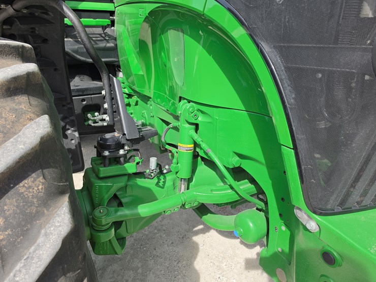 2021-john-deere-7r-210-image-4