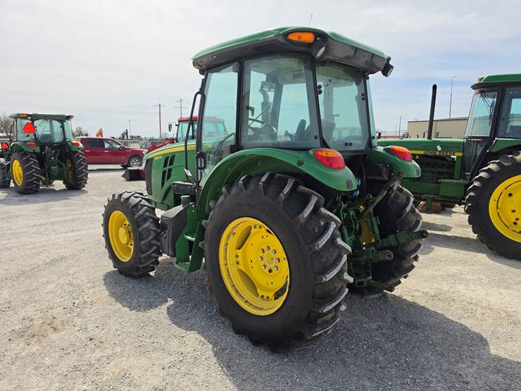 2016-john-deere-5100e-image-11
