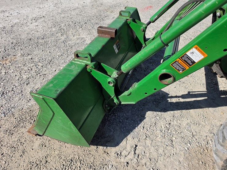 2018-john-deere-4052m-image-6