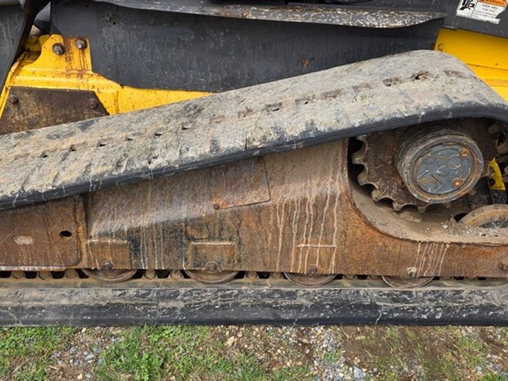 2010-new-holland-c185-image-27