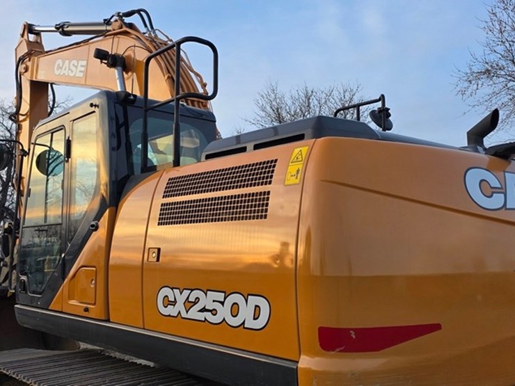 2022-case-cx250d-image-31