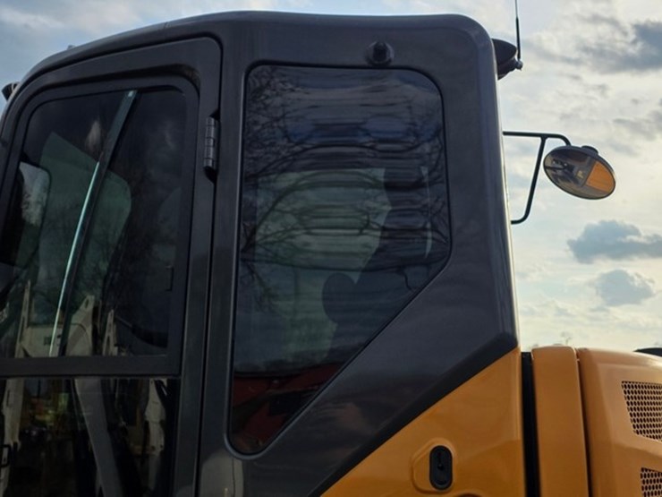 2021-case-cx80c-image-31