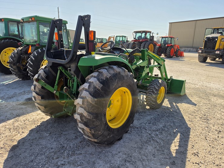 2018-john-deere-4052m-image-19