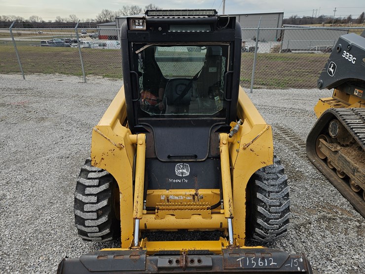 2006-deere-320-image-4