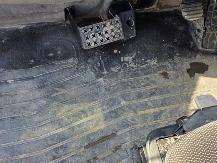 2014-caterpillar-740b-image-75