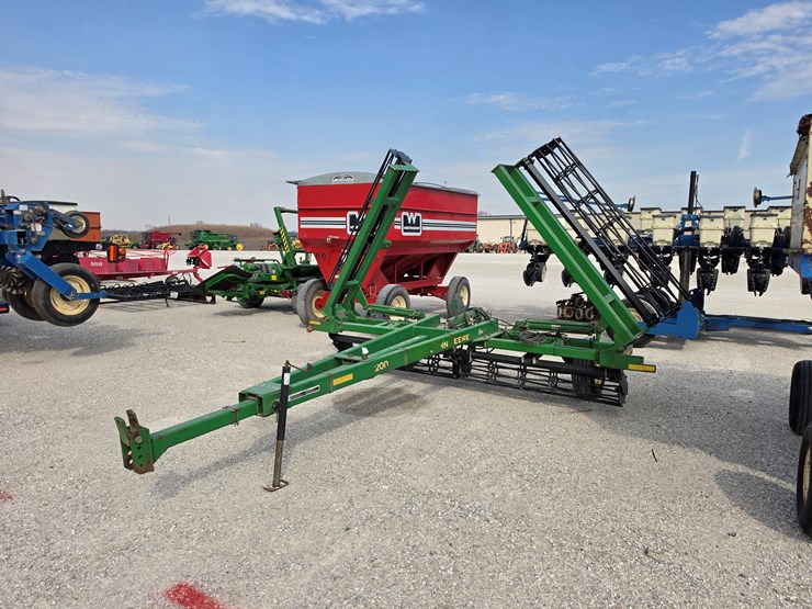 2004-john-deere-200-image-1