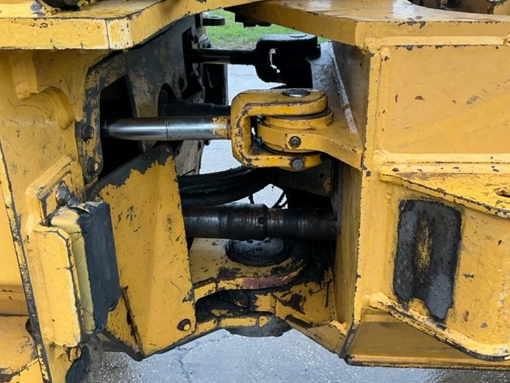 2012-deere-648-image-37