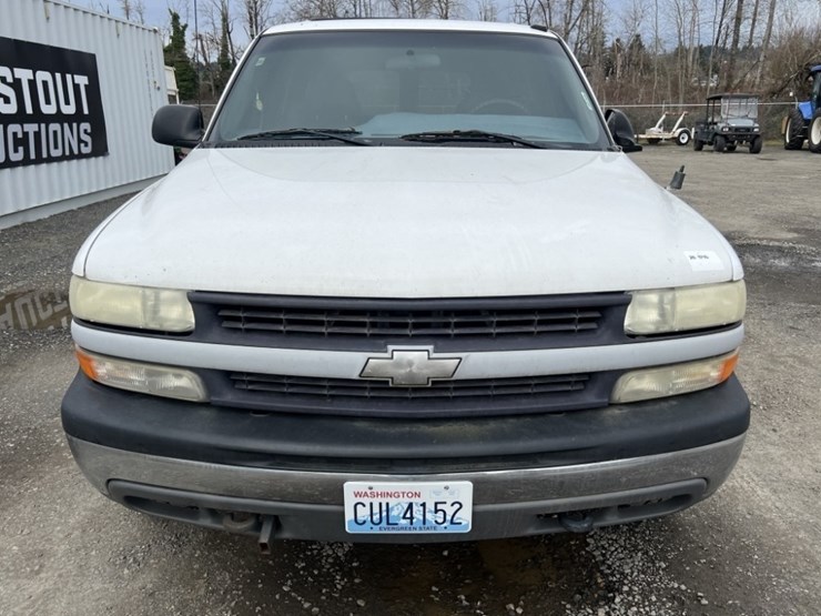 2001-chevrolet-suburban-image-8