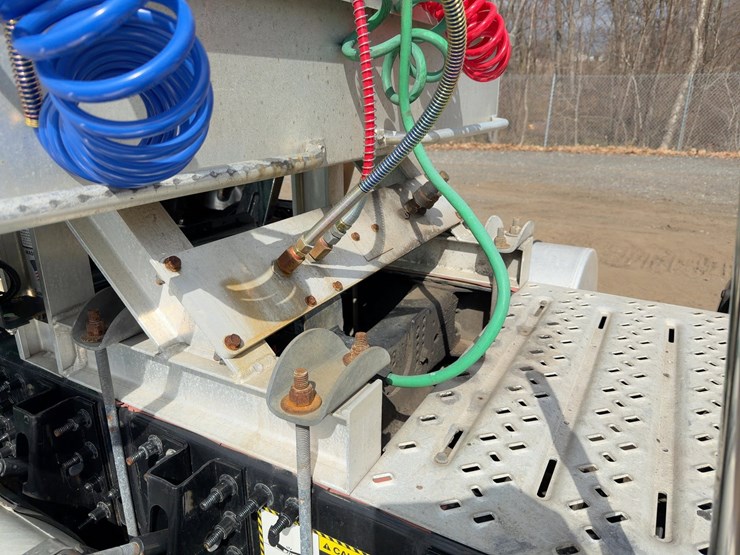 2018-mack-pinnacle-cxu613-image-22