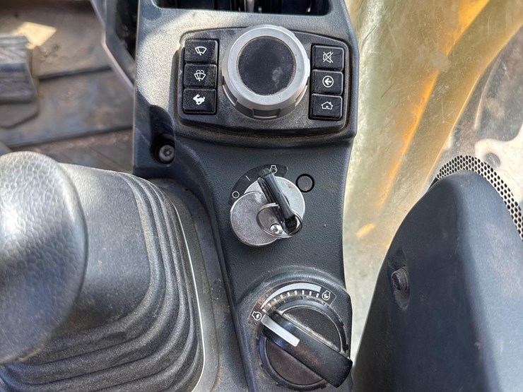 2023-kobelco-sk210-lc-11-image-32