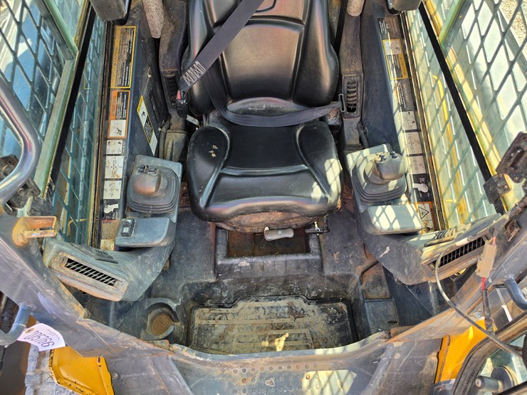 2015-deere-323e-image-9