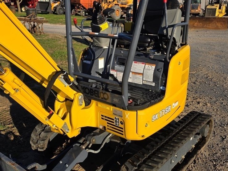 2022-kobelco-sk17sr-image-11