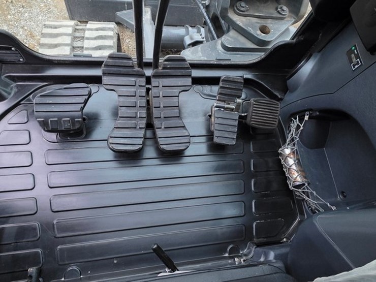 2020-new-holland-e57c-image-66