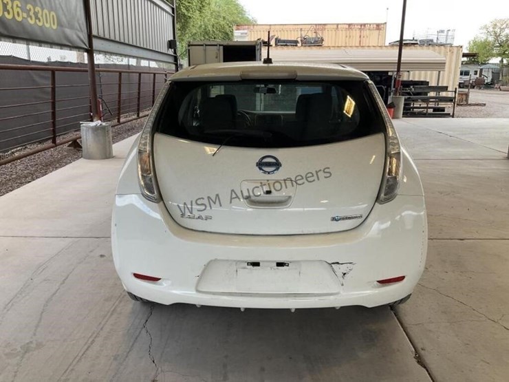 2015-nissan-leaf-s-hatchback-image-6