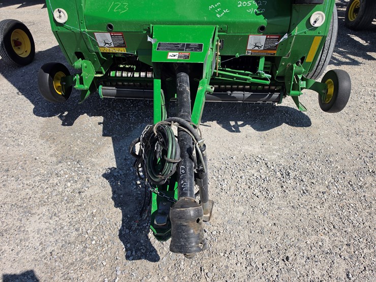 2010-john-deere-568-image-2