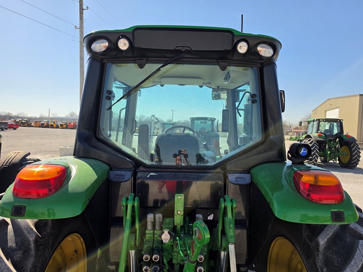 2020-john-deere-6110m-image-13