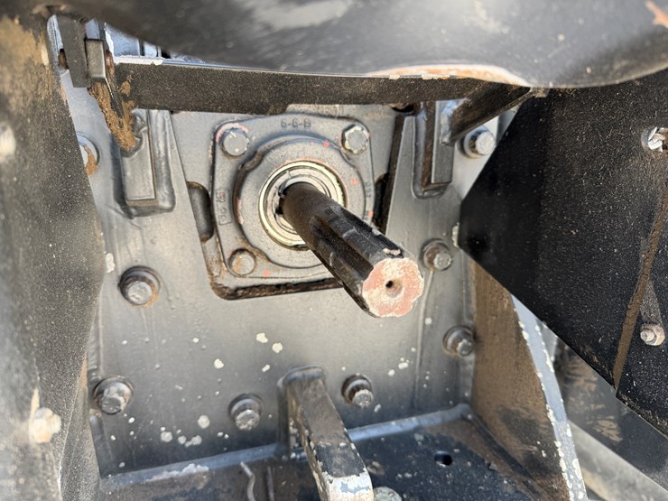 2004-agco-rt100a-image-10