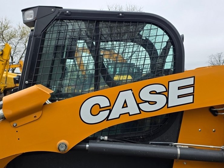 2022-case-tr340b-image-29