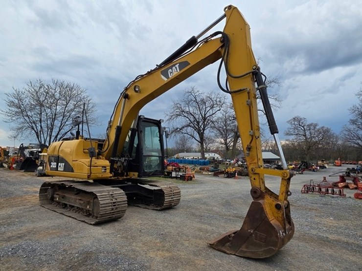 2010-caterpillar-312d-image-2