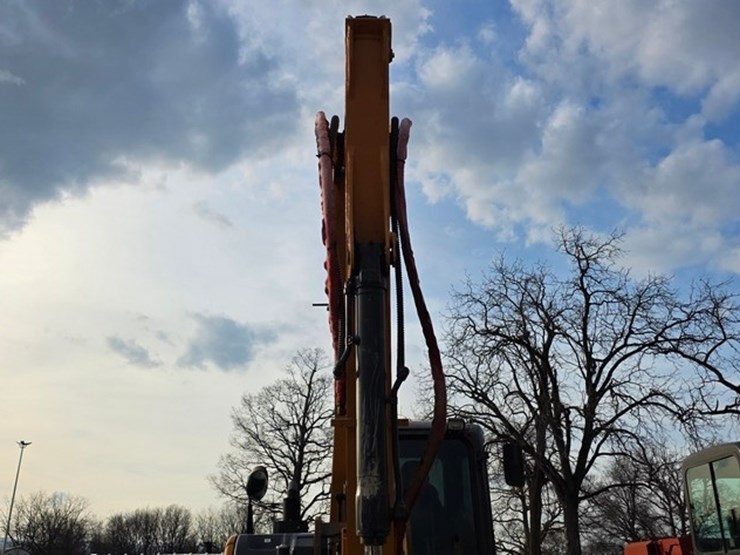 2021-case-cx80c-image-52