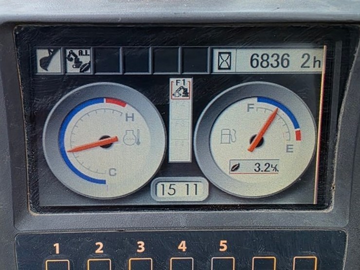 2012-deere-200d-lc-image-85