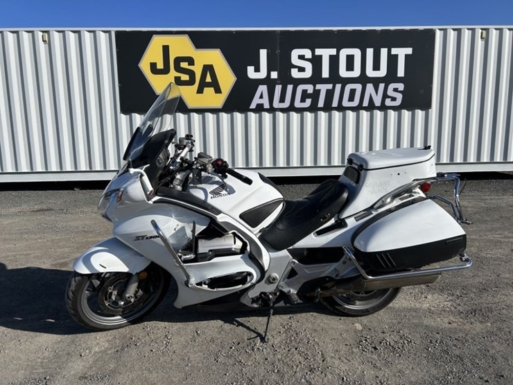 2012-honda-st1300-motorcycle-image-2