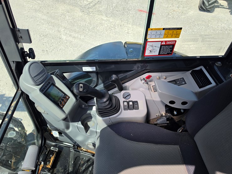 2022-deere-35g-image-10