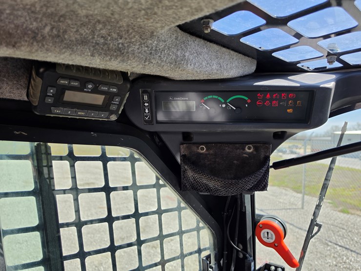 2023-deere-317g-image-10