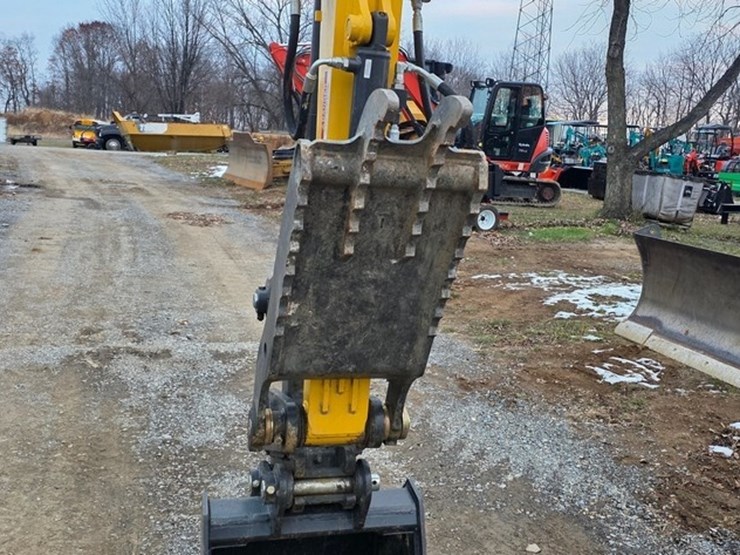 2020-new-holland-e57c-image-42