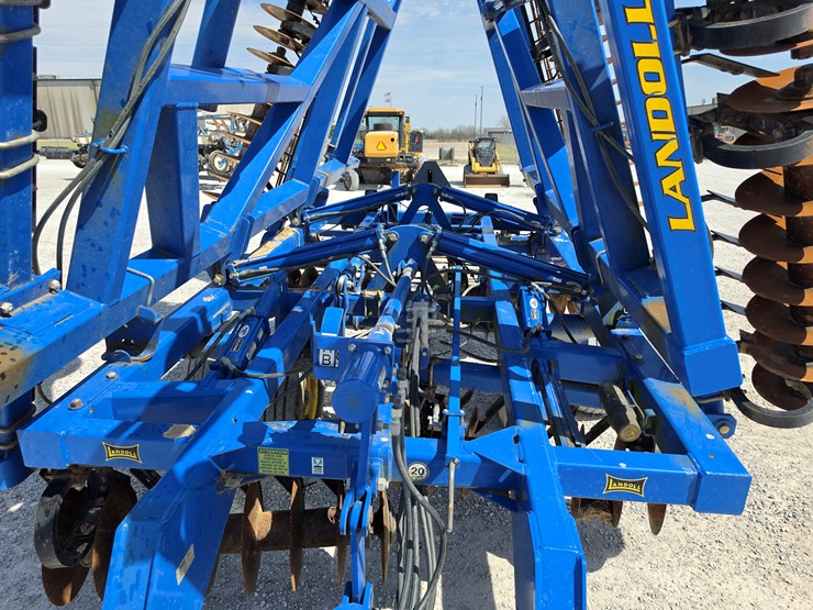 2010-landoll-7431-29-image-4