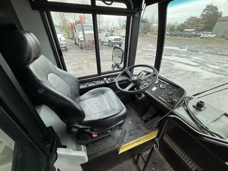 2012-gillig-40'-electric-transit-bus-image-23