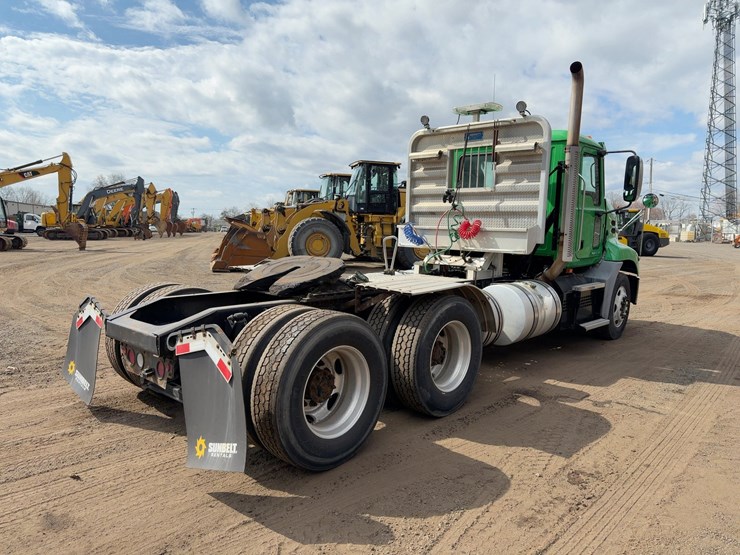 2018-mack-pinnacle-cxu613-image-5