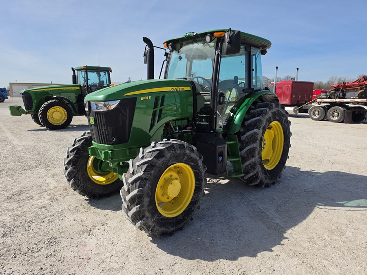 2022-john-deere-6135e-image-20