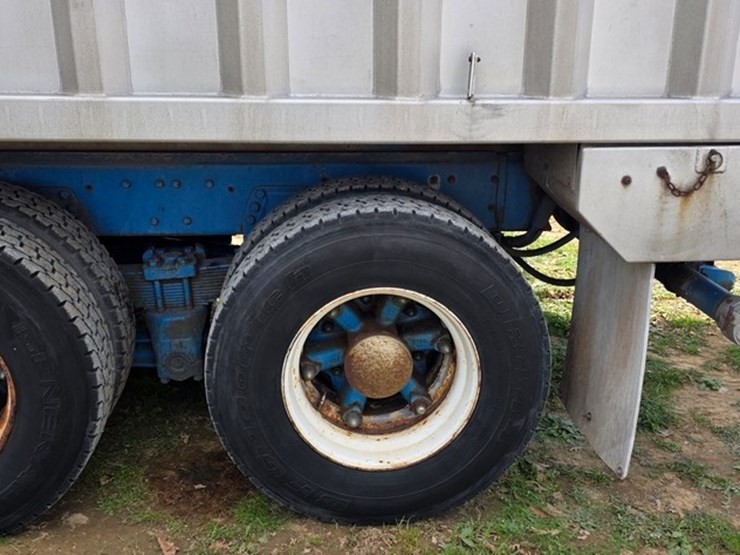 1991-ford-l9000-image-17