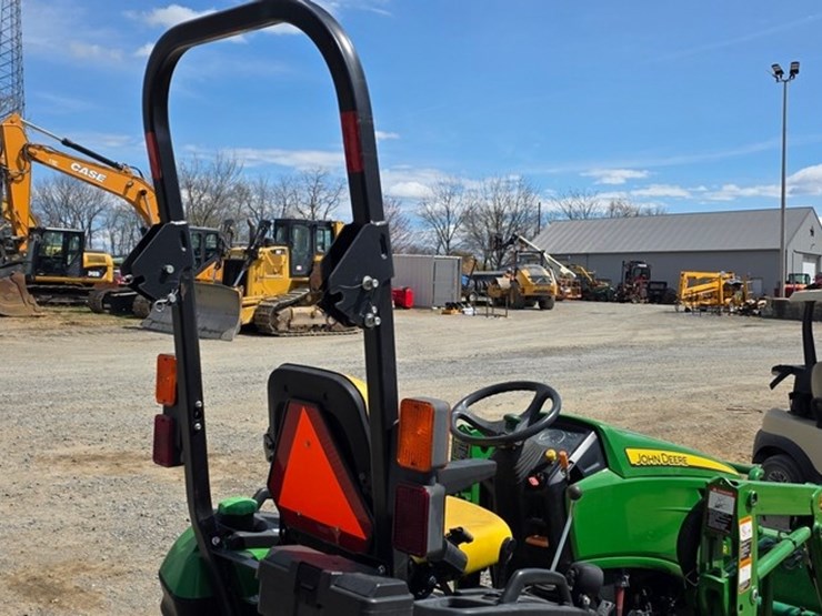 2014-john-deere-1025r-image-13