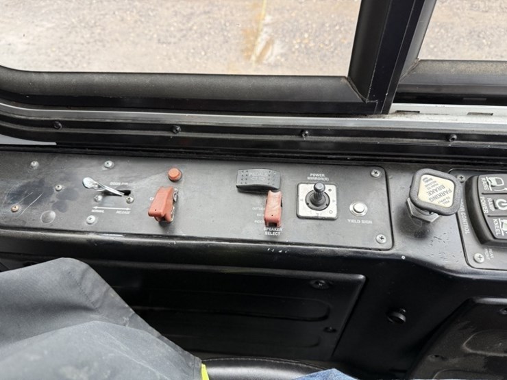 2012-gillig-40'-electric-transit-bus-image-27