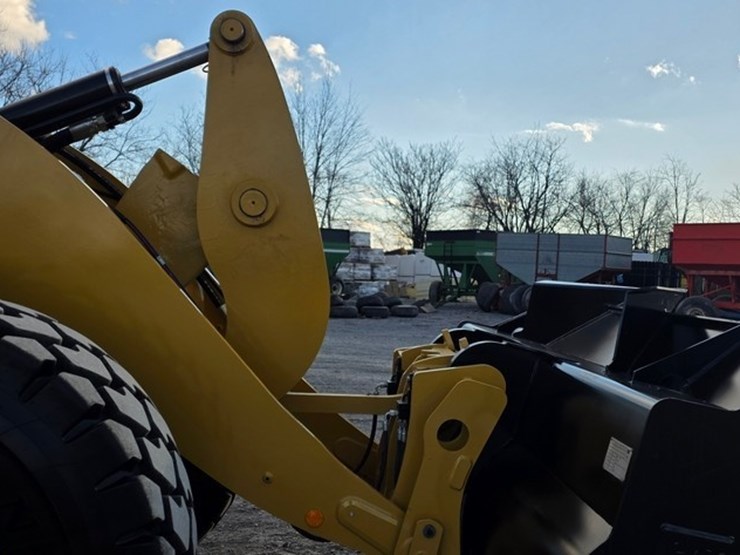 2024-caterpillar-930-image-41