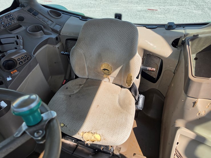 2016-john-deere-6110r-image-11