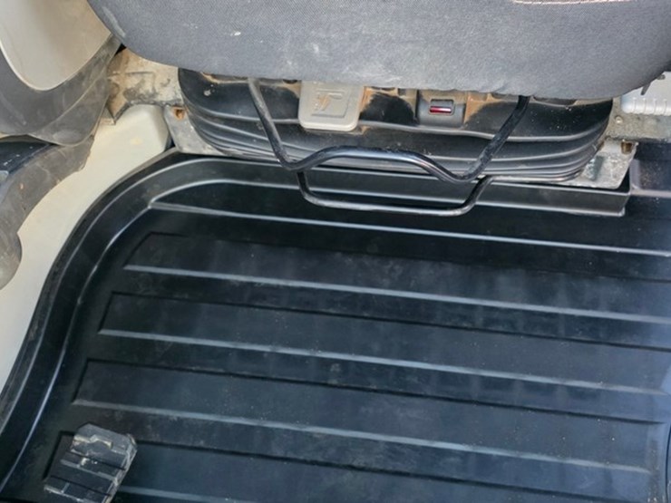 2022-case-cx250d-image-77