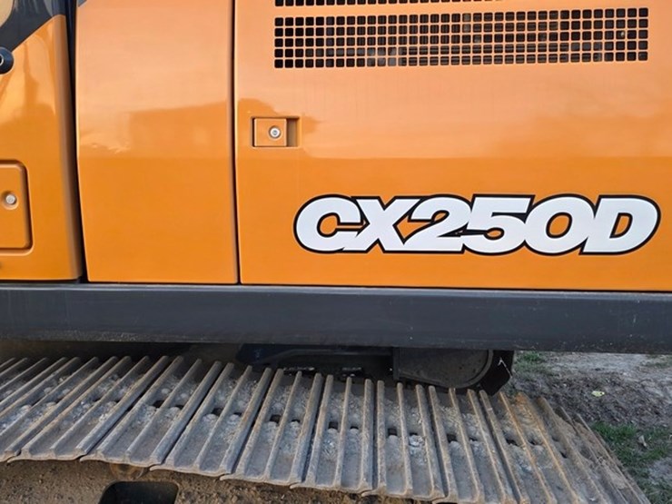 2022-case-cx250d-image-33