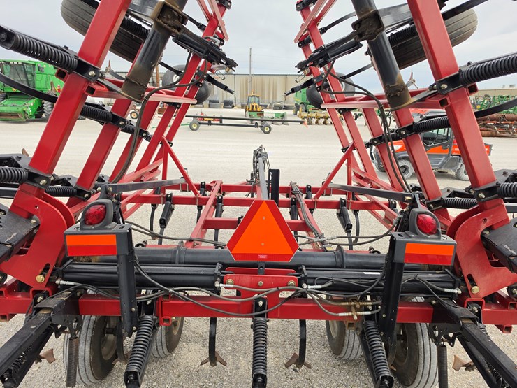 2011-case-ih-200-image-10