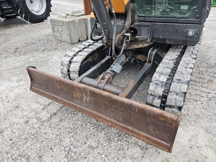 2022-case-cx57c-image-5