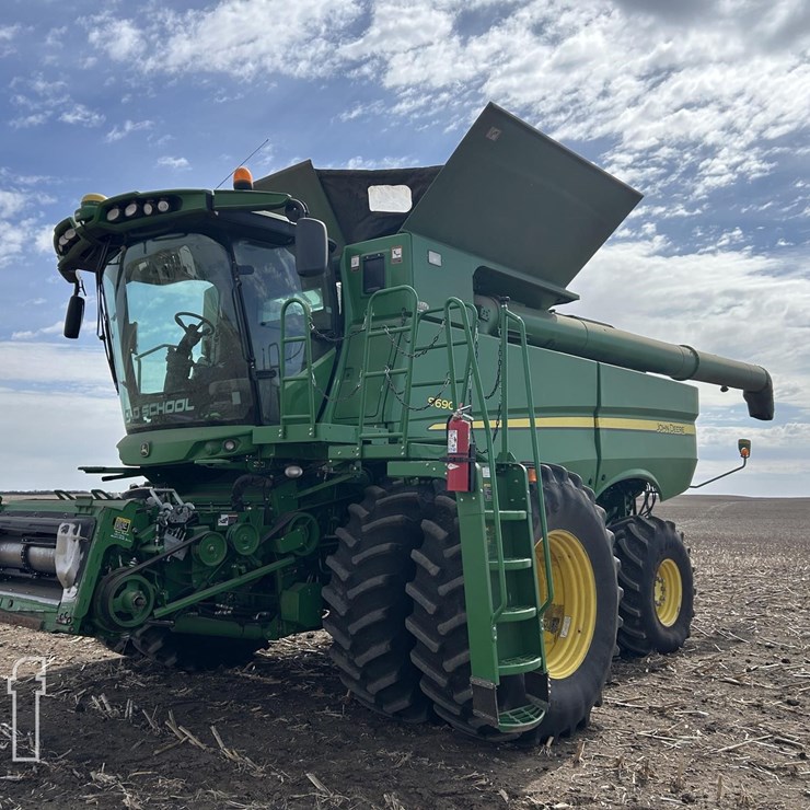 2012 JOHN DEERE S690