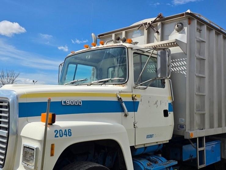 1991-ford-l9000-image-9